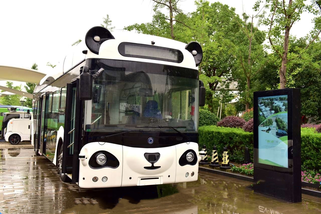 作为唯一客车单位，深兰AI熊猫智能公交车首次在上海开跑