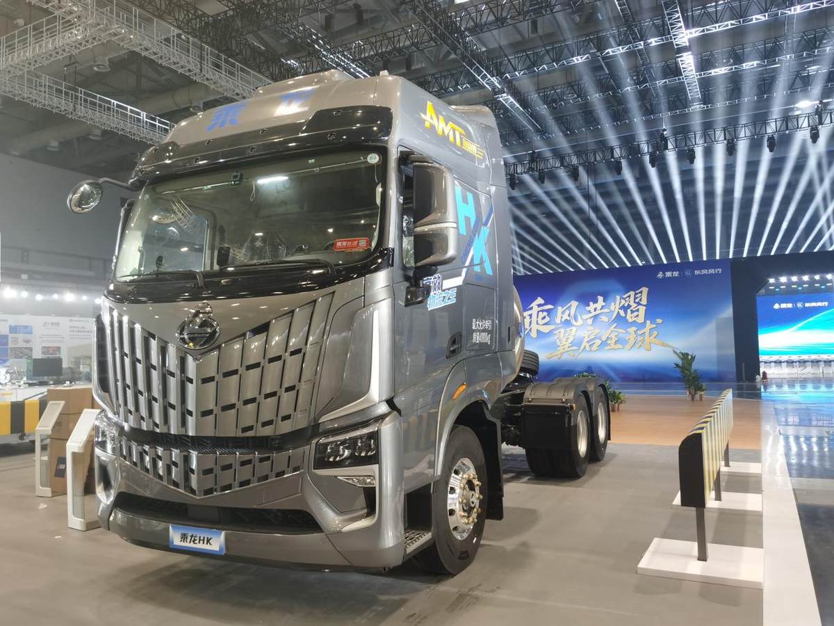 国四置换正当时！乘龙HK LNG牵引车助卡友降本增效赢在起点