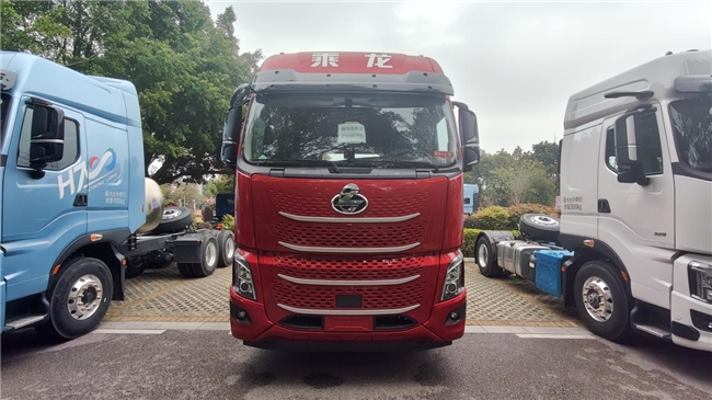 强动力低气耗！乘龙H7 Pro LNG牵引车驰骋干线更省心