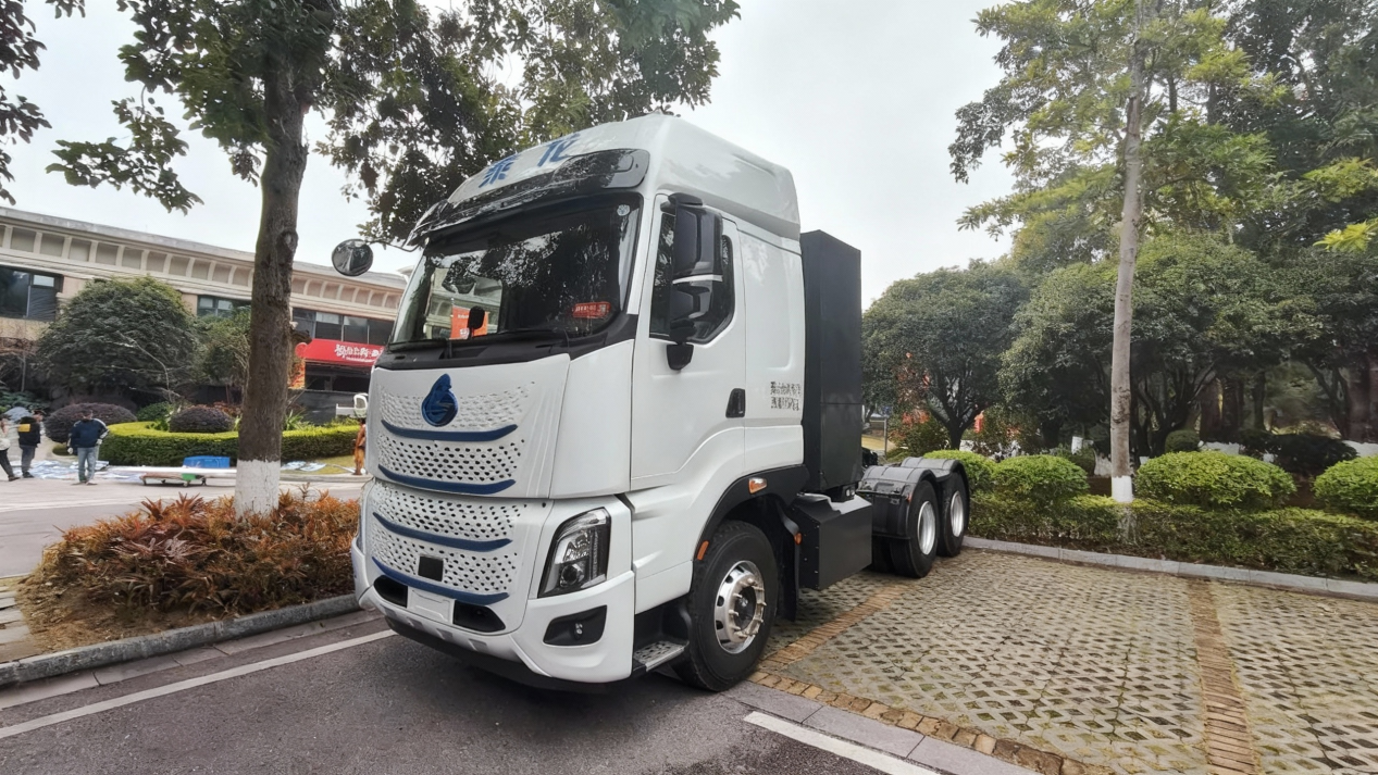 大电量+低电耗，乘龙H7 Pro纯电牵引车助您创富加速