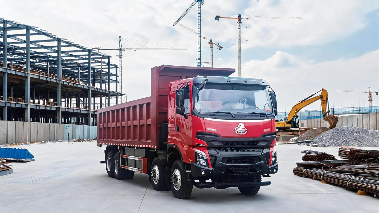 乘龙H7 8×4纯电自卸车：大电量强动力 工程运输创富利器
