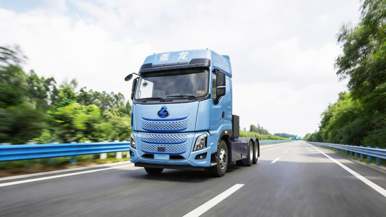  乘龙H7 Pro纯电牵引车：大电量强重载，重塑重载运输新标杆